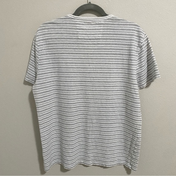Banana Republic Men’s Henley White & Gray Striped T-Shirt Tee - Picture 3 of 3